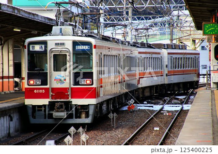 鬼怒川公園駅にて… 6050系 電車 鬼怒川公園駅にて… 6050系 電車 125400225
