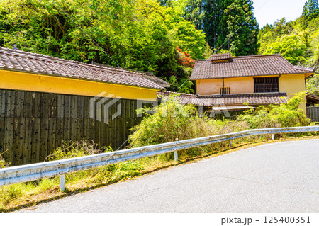 【重要伝統的建造物群保存地区】吹屋　初夏の下谷地区の風景3　岡山県高梁市成羽町 125400351