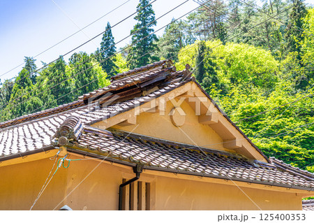 【重要伝統的建造物群保存地区】吹屋　初夏の下谷地区の風景5　岡山県高梁市成羽町 125400353