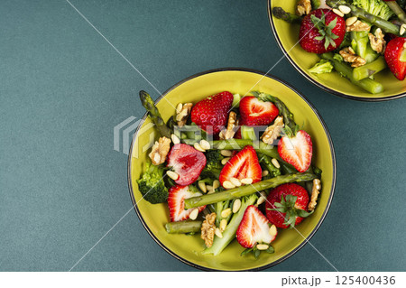 Diet salad with strawberries. Diet salad with strawberries. 125400436