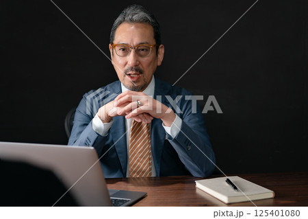 相談　対面　面接　インタビュー 125401080