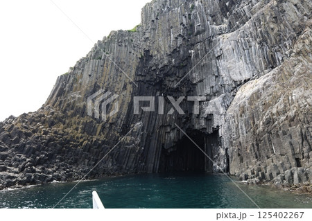 日本最大の玄武岩窟・芥屋の大門【福岡・糸島】 日本最大の玄武岩窟・芥屋の大門【福岡・糸島】 125402267