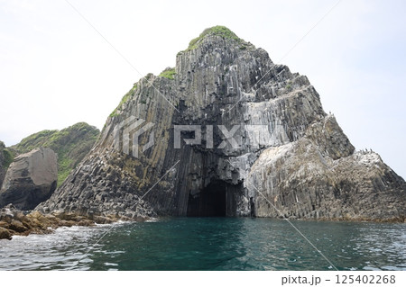 日本最大の玄武岩窟・芥屋の大門【福岡・糸島】 日本最大の玄武岩窟・芥屋の大門【福岡・糸島】 125402268
