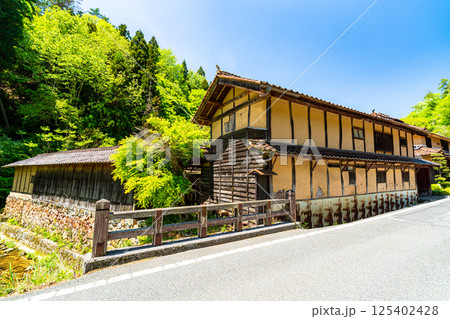 【重要伝統的建造物群保存地区】吹屋　初夏の下谷地区の風景7　岡山県高梁市成羽町 125402428