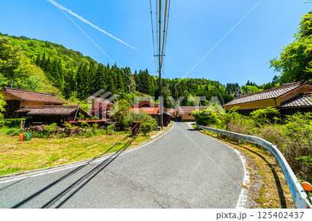 【重要伝統的建造物群保存地区】吹屋　初夏の下谷地区の風景16　岡山県高梁市成羽町 125402437