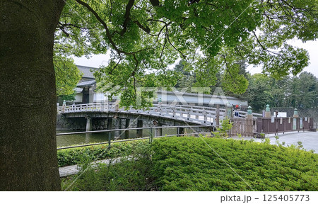 古風な橋のある風景 125405773