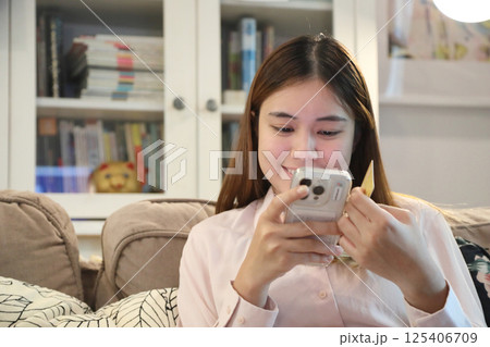 Shopping Online Shopping Online 125406709