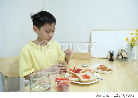 Eating at Home 125407073