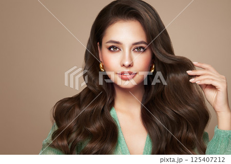 Portrait beautiful woman with jewelry Portrait beautiful woman with jewelry 125407212