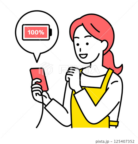 スマートフォンを充電するエプロン姿の女性 スマートフォンを充電するエプロン姿の女性 125407352