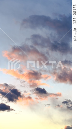 夕空素材(縦構図) 夕空素材(縦構図) 125408178