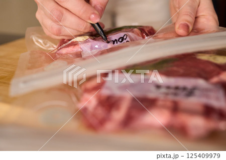 Vacuum Sealing Meat to Maintain Enhanced Freshness and Provide Optimal Storage Solutions Vacuum Sealing Meat to Maintain Enhanced Freshness and Provide Optimal Storage Solutions 125409979