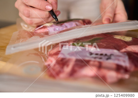 Vacuum Sealing Meat to Maintain Enhanced Freshness and Provide Optimal Storage Solutions Vacuum Sealing Meat to Maintain Enhanced Freshness and Provide Optimal Storage Solutions 125409980