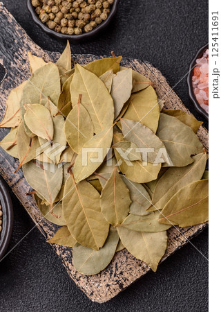 Dried bay leaves, spice, seasoning for cooking at home 125411691