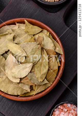 Dried bay leaves, spice, seasoning for cooking at home Dried bay leaves, spice, seasoning for cooking at home 125411718