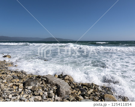 View of a stormy seascape of waves and the Black Sea 125411854