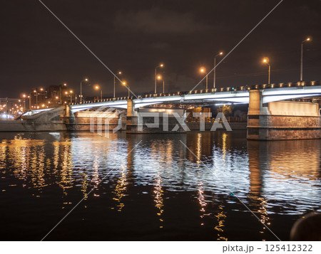 RUSSIA. MOSCOW - November 5, 2024. Embankment of the Moscow river. A Large Stone Bolshoy Kamenny Bridge Kremlin 125412322