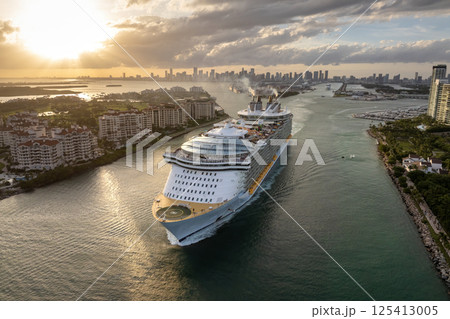 Luxury cruise liner ship departing from Miami, Florida. Travel to the USA vacation concept 125413005