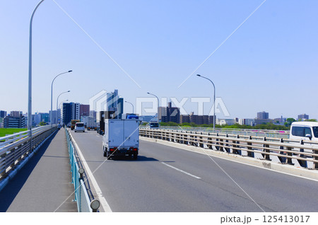 埼玉県川口市新荒川大橋2025年4月 125413017