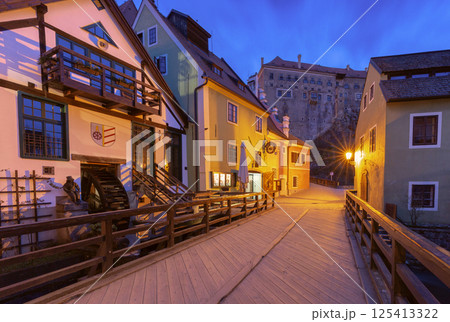 Historic street in Cesky Krumlov, Czech Republic 125413322