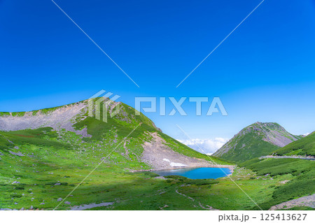【山岳素材】夏の乗鞍岳の不消ヶ池【長野県】 125413627