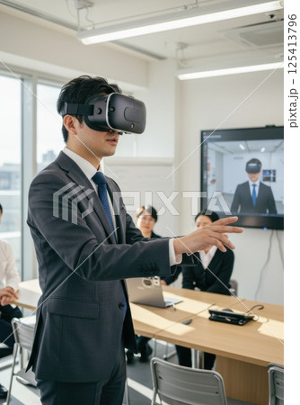 会議室でVRを使う日本人男性（ai生成画像） 125413796