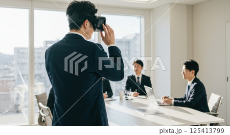 会議室でVRを使う日本人男性(ai生成画像) 会議室でVRを使う日本人男性(ai生成画像) 125413799