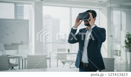会議室でVRを体験する外国人男性（ai生成画像） 125413823
