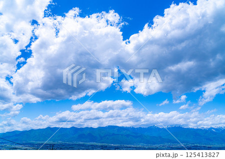 【雲海素材】長峰山から見る初夏の安曇野市の雲海【長野県】 125413827
