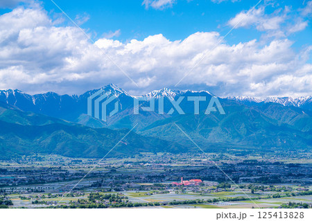 【雲海素材】長峰山から見る初夏の安曇野市の雲海【長野県】 125413828