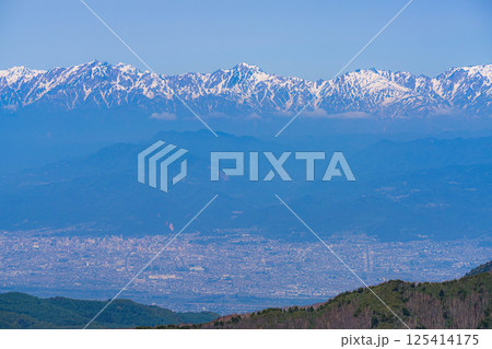 【山岳素材】初夏の志賀高原から眺める善光寺平方面【長野県】 【山岳素材】初夏の志賀高原から眺める善光寺平方面【長野県】 125414175