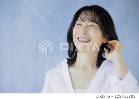 ミドル女性のポートレート 125415209