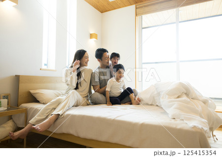 寝室のファミリー 125415354