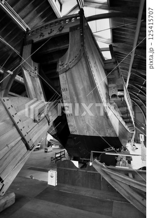 1858年に宿根木で建造された時の版図を基に実物大で復元した… 『千石船』 125415707