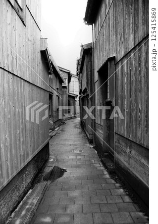 北前船の寄港地として発展し伝統的建造物が数多く残る港町… 佐渡『宿根木』 125415869