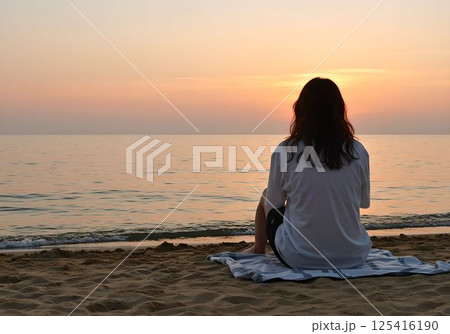 夕暮れの海を見つめながら静かに過ごすひととき2　AI生成画像 125416190