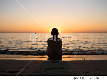 夕暮れの海を見つめながら静かに過ごすひととき5　AI生成画像 125416193