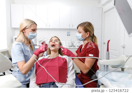 dental consultation, dentist checking teeth, dental examination, healthy teeth, dentist office, professional orthodontic clinic 125416722