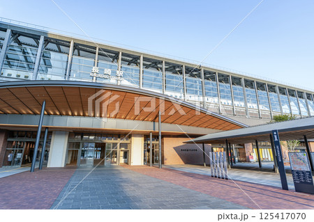 長崎県長崎市 快晴のJR長崎駅(東口) 長崎県長崎市 快晴のJR長崎駅(東口) 125417070