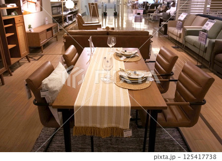 家具売り場 食卓 ショッピング 家具売り場 食卓 ショッピング 125417738