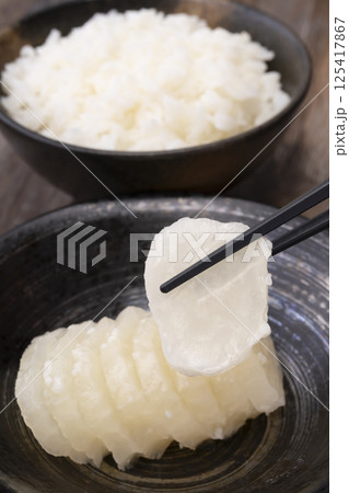 べったら漬けとごはん 125417867