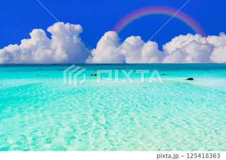 17エンドビーチの美しいサンゴ礁の海 125418363
