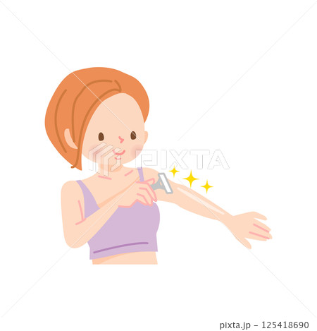自分で腕の脱毛をする女性 125418690