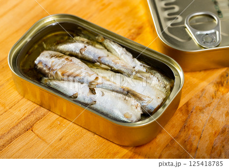Open can of sardines in oil 125418785