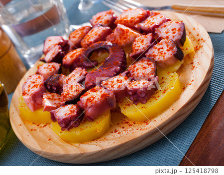 Pulpo a la Gallega Pulpo a la Gallega 125418798