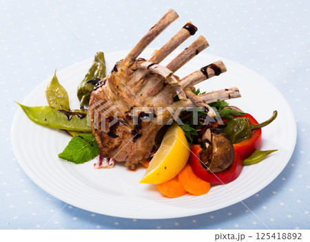 Roasted rectangle lamb rack Roasted rectangle lamb rack 125418892