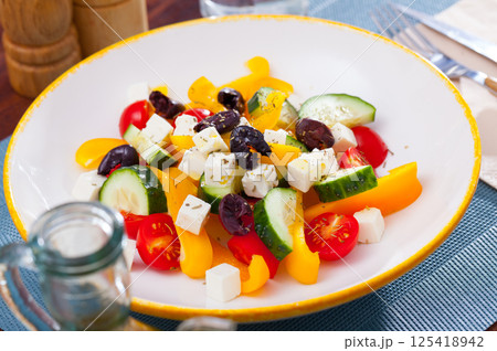 Greek salad 125418942