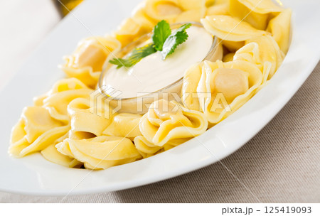 Ravioli with creamy sauce Ravioli with creamy sauce 125419093