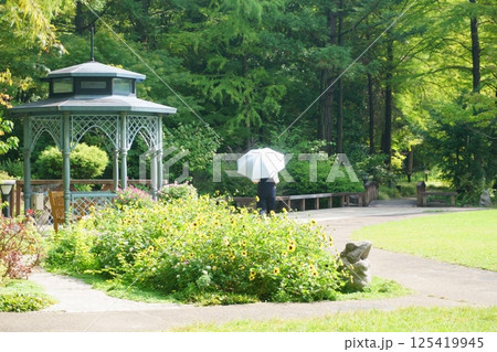 ガゼボがある洋風の公園　フラリエ 125419945