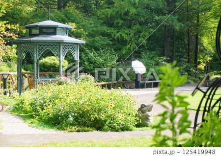 花とガゼボがある公園　フラリエ 125419948